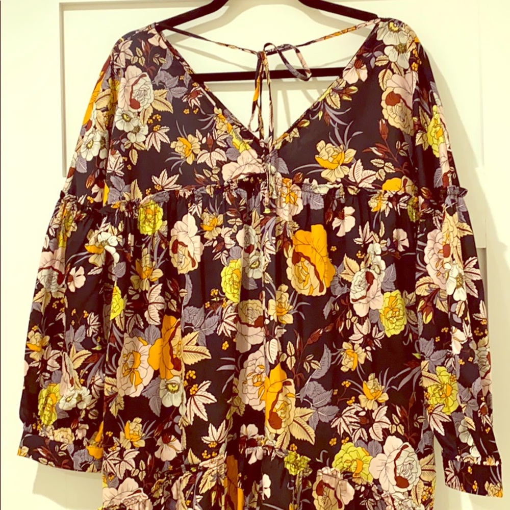 NWT Maxi dress with balloon sleeves, tie front